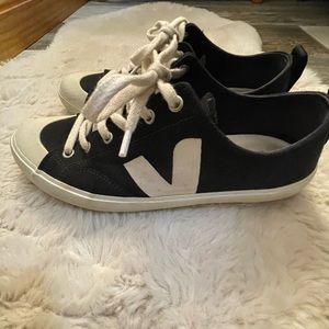 Veja Nova classic women’s sneakers